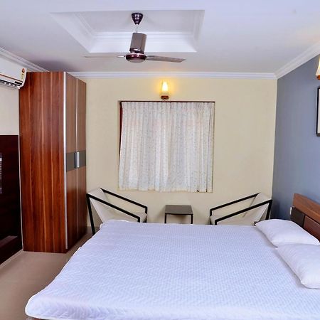 French Avenue Hotel Mahe Екстериор снимка
