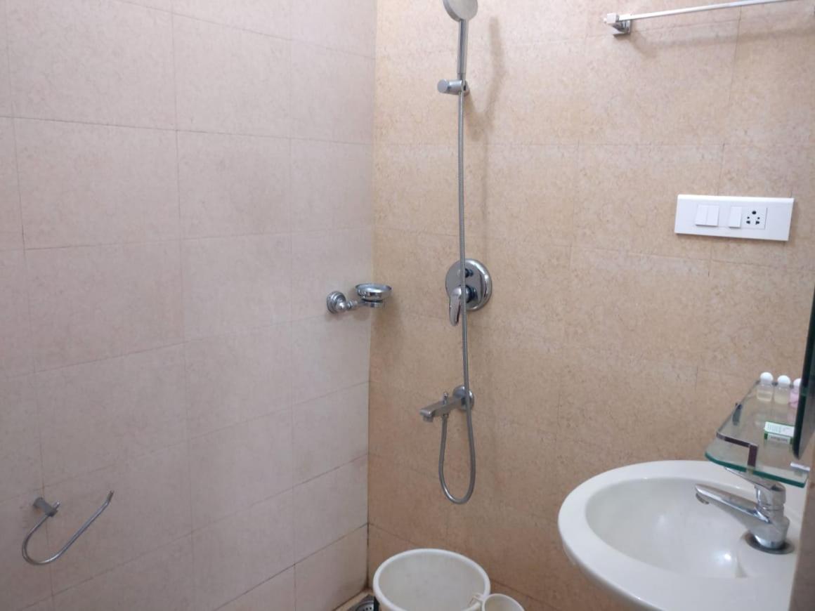 French Avenue Hotel Mahe Екстериор снимка
