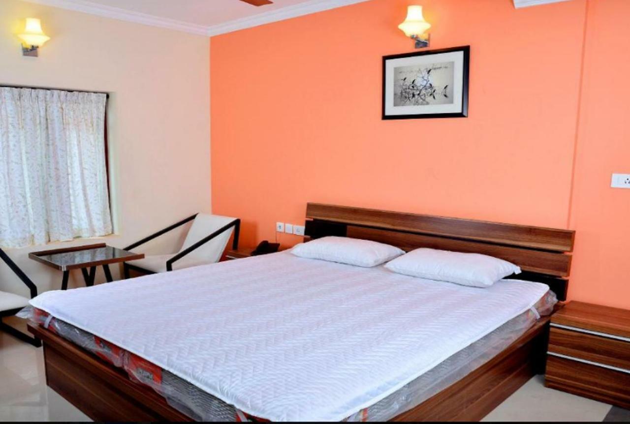 French Avenue Hotel Mahe Екстериор снимка