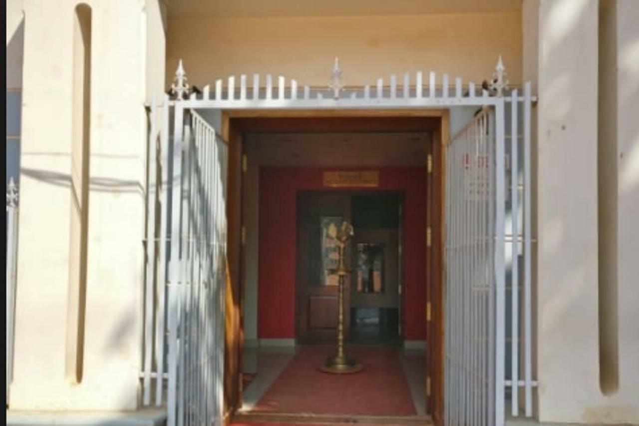 French Avenue Hotel Mahe Екстериор снимка